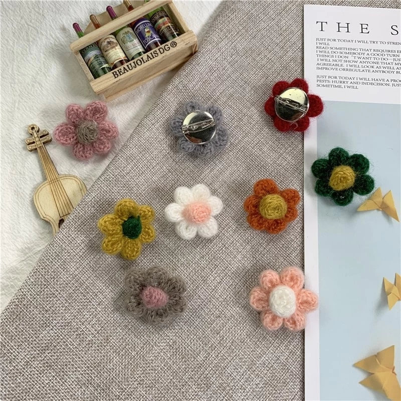 Kawaii Small Flower Brooch 5 Kawaii Small Flower Brooch - Image 3