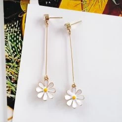 Small Daisy Flower Earrings -Kawaii Fashion Shop Needle Japan Korea Simple Temperament Aesthetic Flower Shape Earrings Fashion Versatile Metal Earrings 2