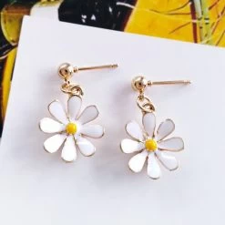 Small Daisy Flower Earrings -Kawaii Fashion Shop Needle Japan Korea Simple Temperament Aesthetic Flower Shape Earrings Fashion Versatile Metal Earrings 3
